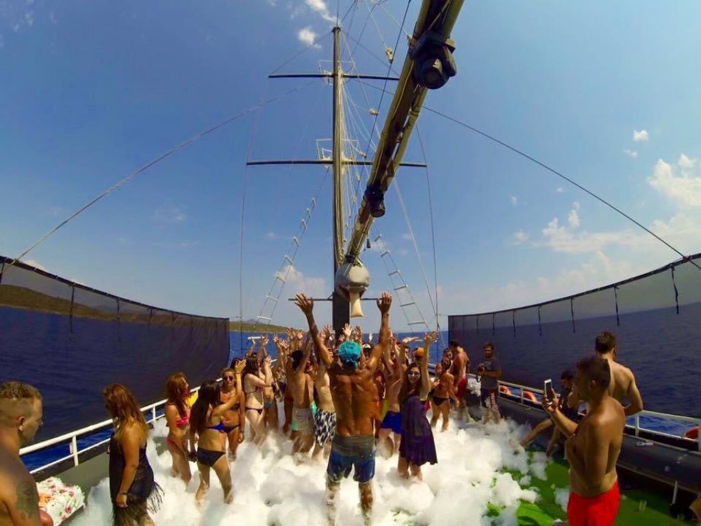 Bodrum Day Party Boat (Aquarium-Camel Beach-Bağla-Celebi Island)