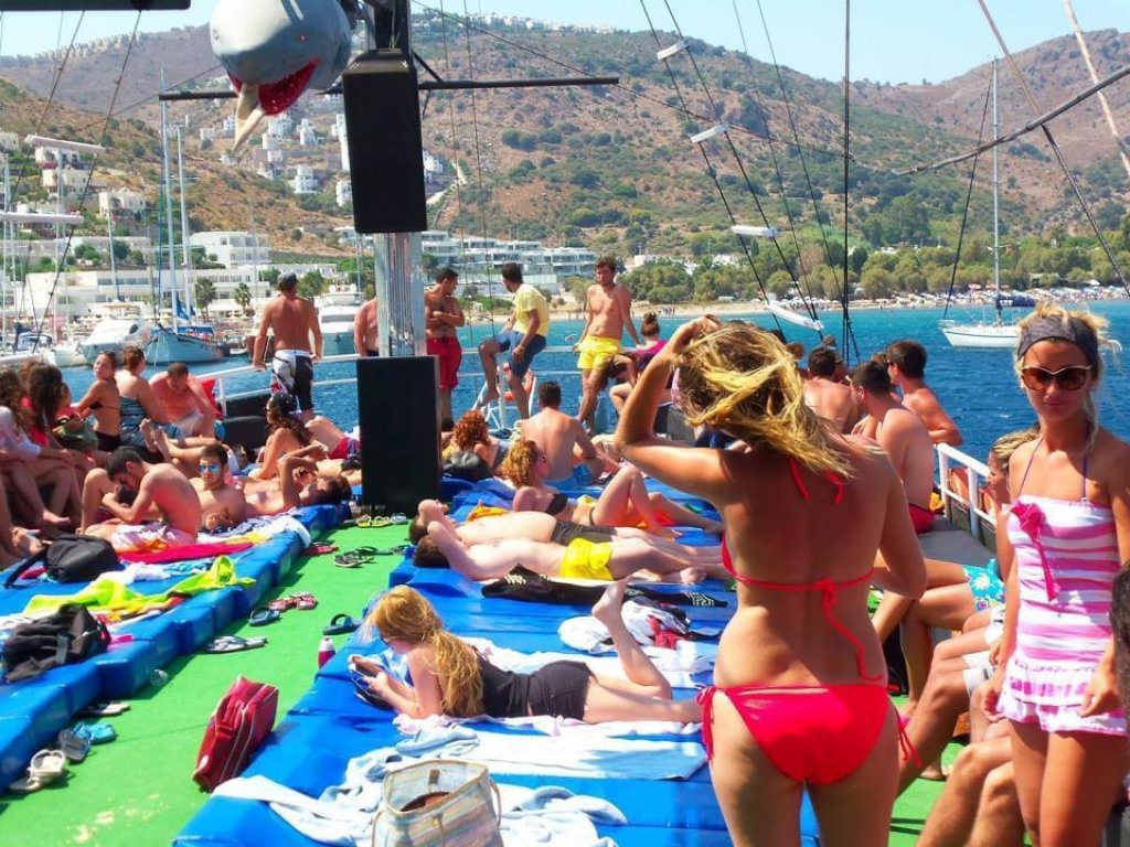 Bodrum Day Party Boat (Aquarium-Camel Beach-Bağla-Celebi Island)