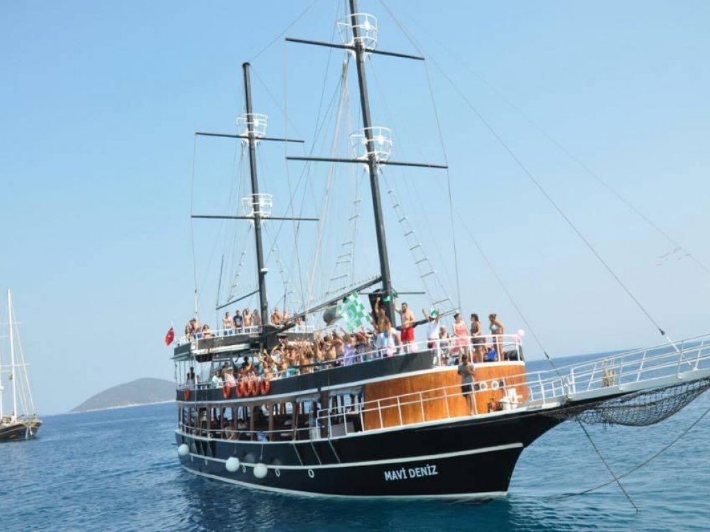 Bodrum Day Party Boat (Aquarium-Camel Beach-Bağla-Celebi Island)