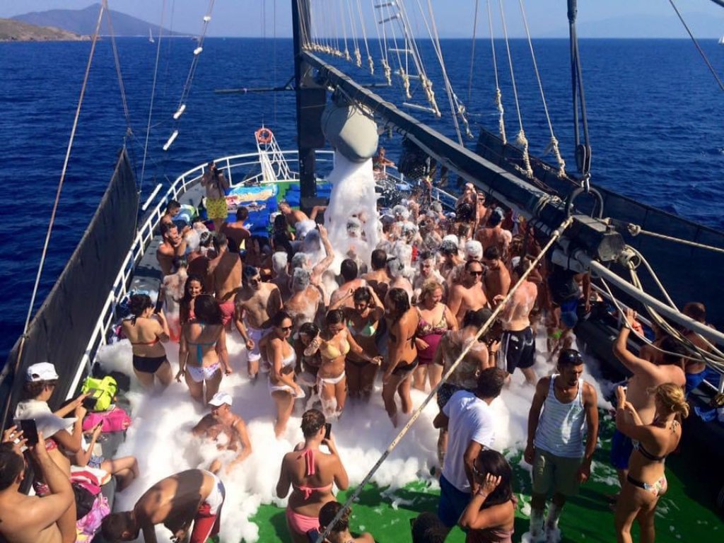 Bodrum Day Party Boat (Aquarium-Camel Beach-Bağla-Celebi Island)