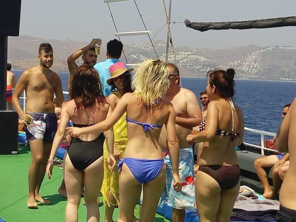 Bodrum Day Party Boat (Aquarium-Camel Beach-Bağla-Celebi Island)