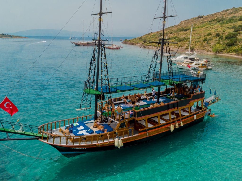 Bodrum Day Party Boat (Aquarium-Camel Beach-Bağla-Celebi Island)