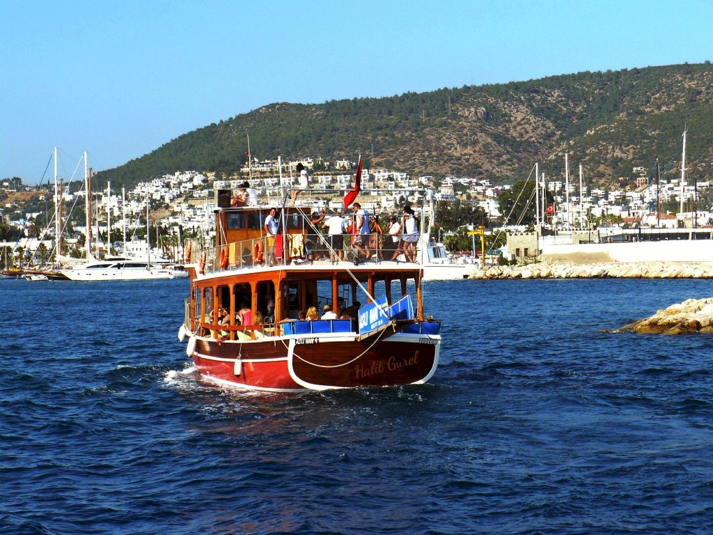 Bodrum Gümbet Çıkışlı Akvaryum Koyu Tekne Turu 