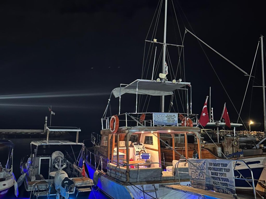 Turgutreis 8 kişi kapasiteli Özel Tekne Turu