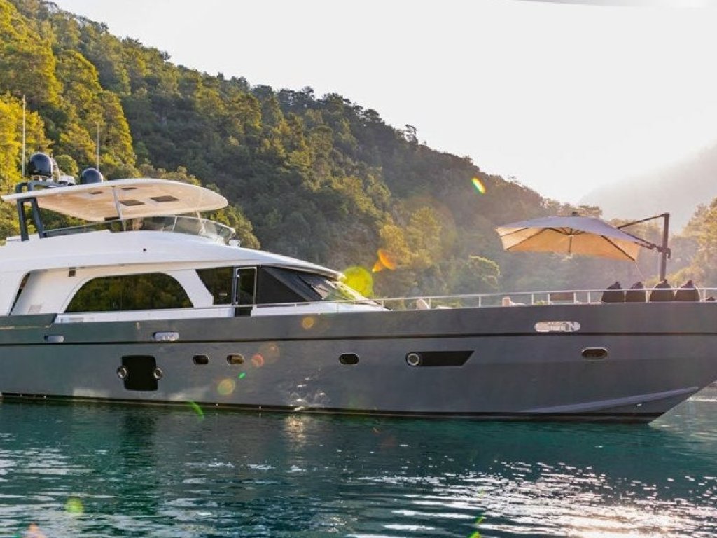 CUSTOM Bodrum 10 kişi kapasiteli Motoryacht