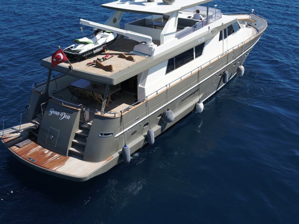 San Lorenzo SL 82 Bono Dea Motoryacht Charter 26 mt, 10 Persons