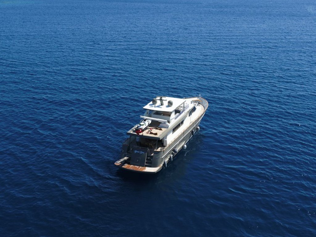 San Lorenzo SL 82 Bono Dea Motoryacht Charter 26 mt, 10 Persons