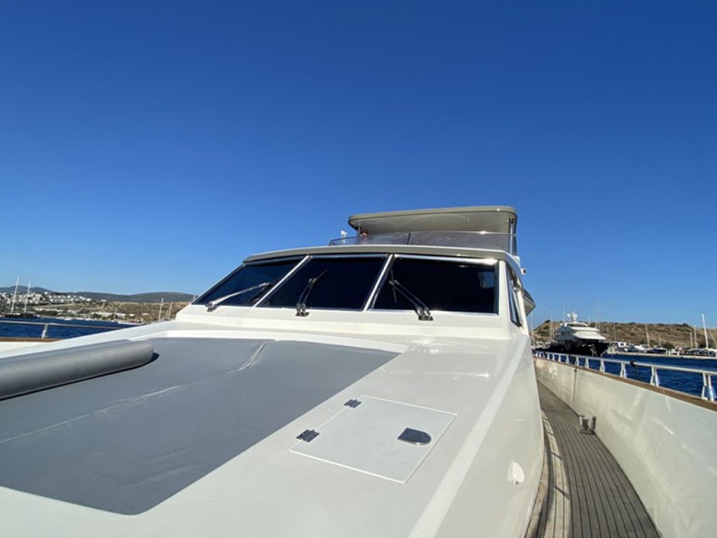 San Lorenzo SL 82 Bono Dea Motoryacht Charter 26 mt, 10 Persons