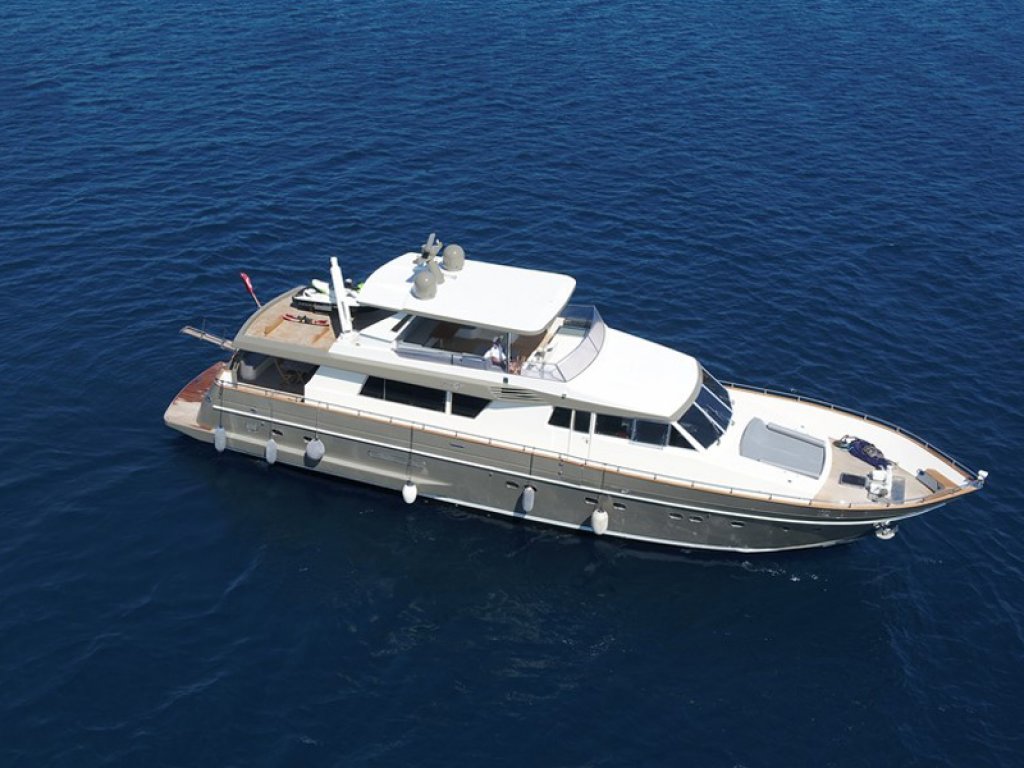 San Lorenzo SL 82 Bono Dea Motoryacht Charter 26 mt, 10 Persons