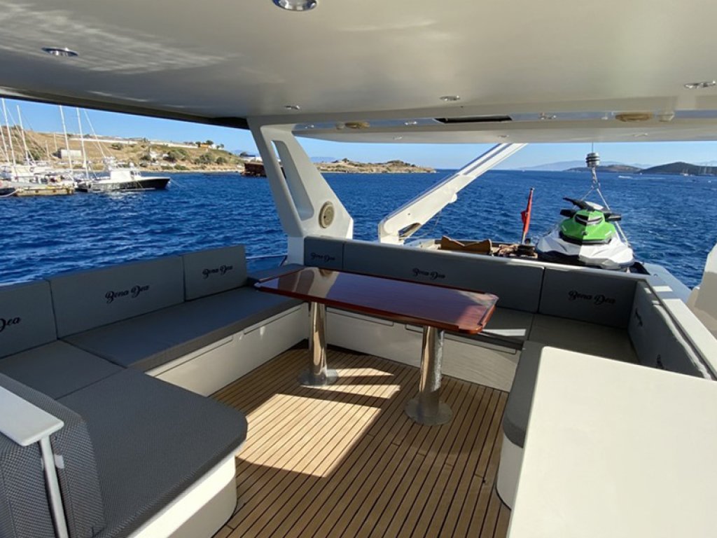 San Lorenzo SL 82 Bono Dea Motoryacht Charter 26 mt, 10 Persons