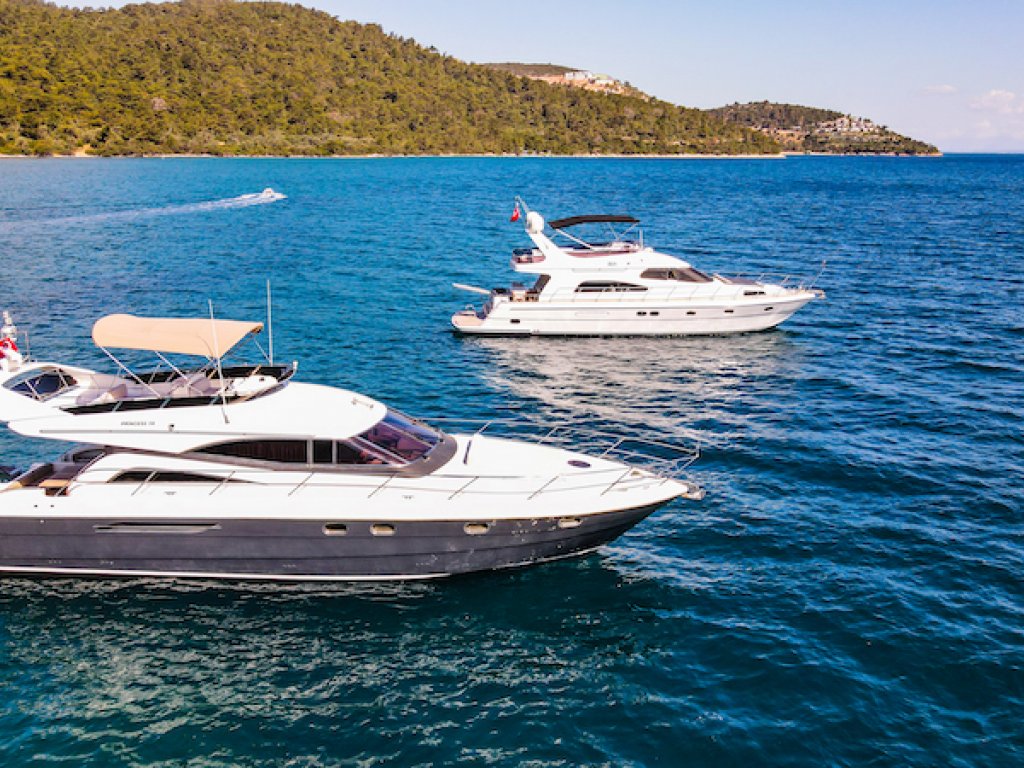 Zeus 2 Motoryacht 17 mt, 3 Cabins, 6 Persons