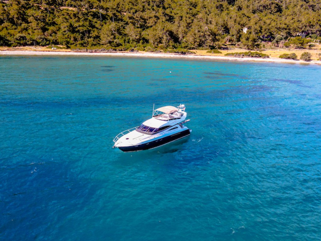 Zeus 2 Motoryacht 17 mt, 3 Cabins, 6 Persons