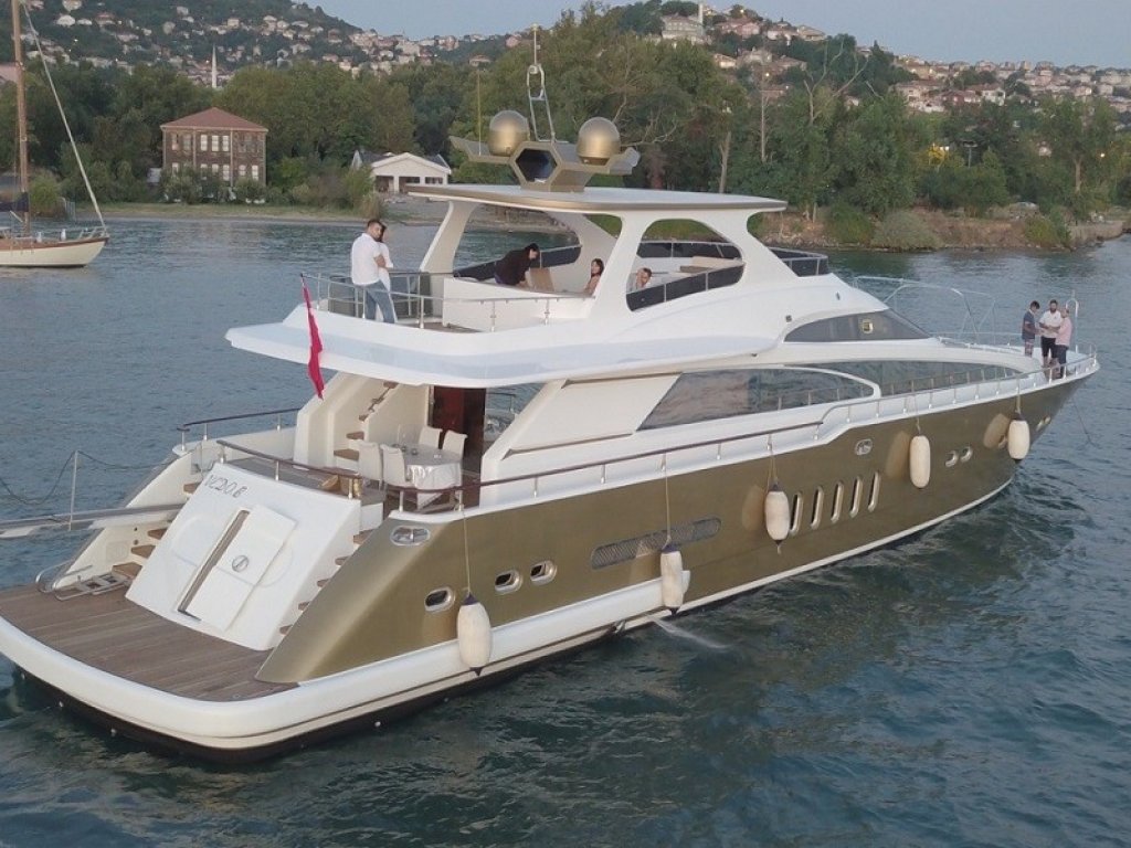 Vedo B Motor Yacht Charter 32 mt, 5 Cabins, 10 Persons