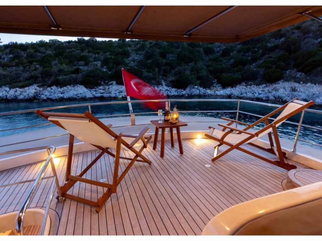 Cantieri Di Pisa Svety Sky Den Motor Yacht 27 m, 4 Cabins, 8 Persons