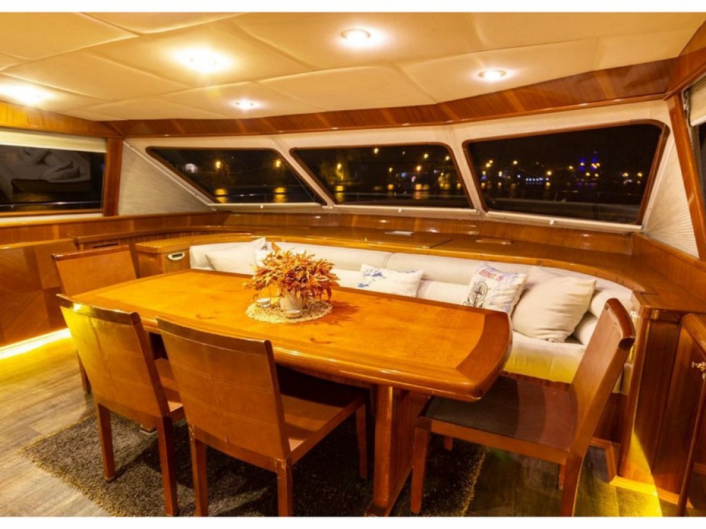 Cantieri Di Pisa Svety Sky Den Motor Yacht 27 m, 4 Cabins, 8 Persons