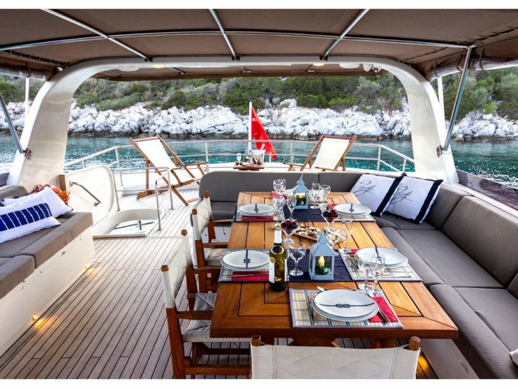 Cantieri Di Pisa Svety Sky Den Motor Yacht 27 m, 4 Cabins, 8 Persons