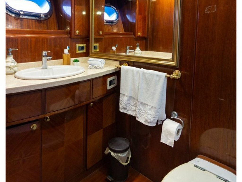 Cantieri Di Pisa Svety Sky Den Motor Yacht 27 m, 4 Cabins, 8 Persons