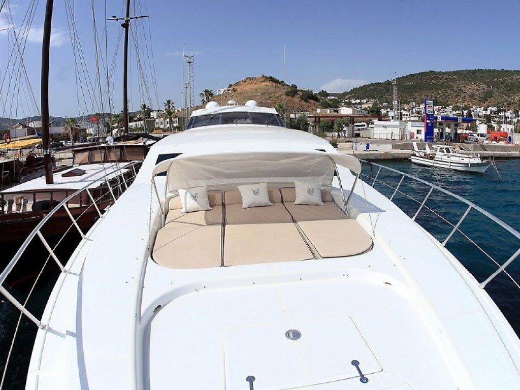 Mangusta 107 Motor Yacht 33 m, 8 Persons