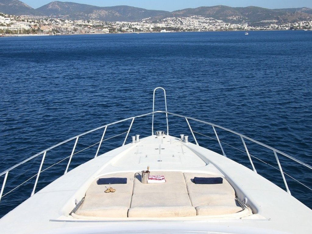 Mangusta 107 Motoryat 33 mt,8 Kişi