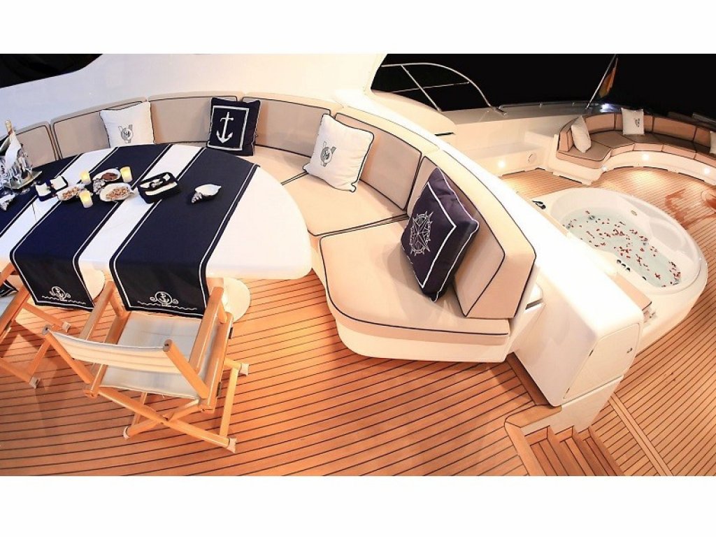 Mangusta 107 Motor Yacht 33 m, 8 Persons