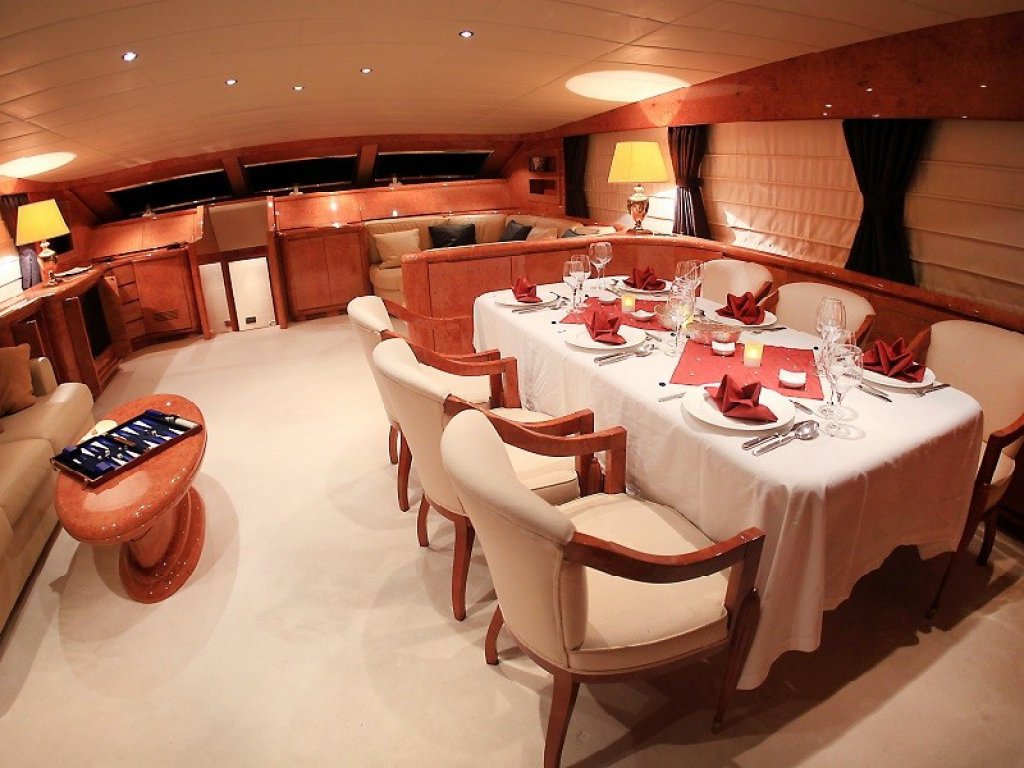 Mangusta 107 Motor Yacht 33 m, 8 Persons