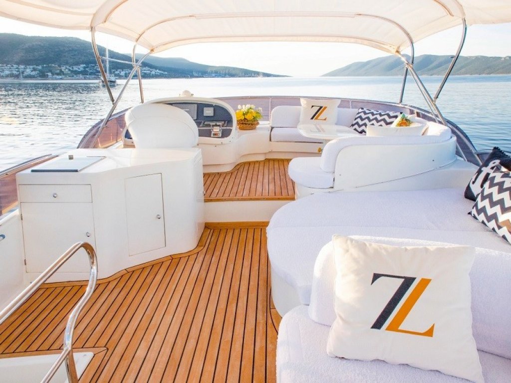 Zeynep Motoryat 22 m,6 Kişi