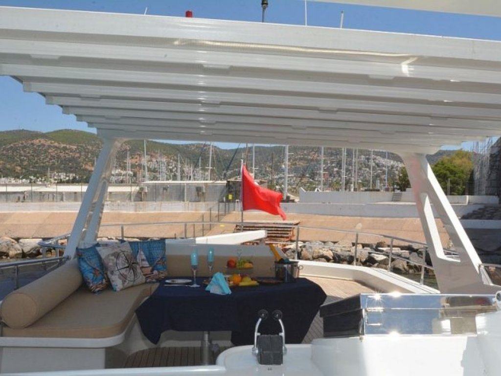 Rose 25 Motoryacht 26 mt, 8 Persons