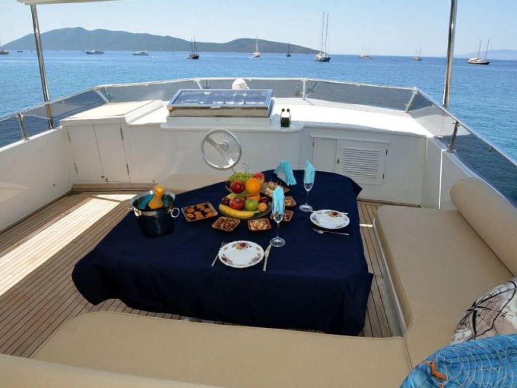 Rose 25 Motoryacht 26 mt, 8 Persons