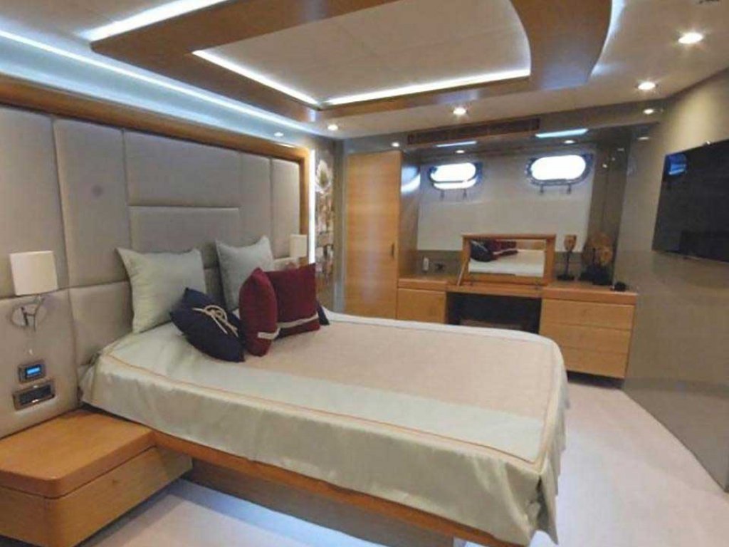 Amos Motoryacht 26 m, 8 Persons