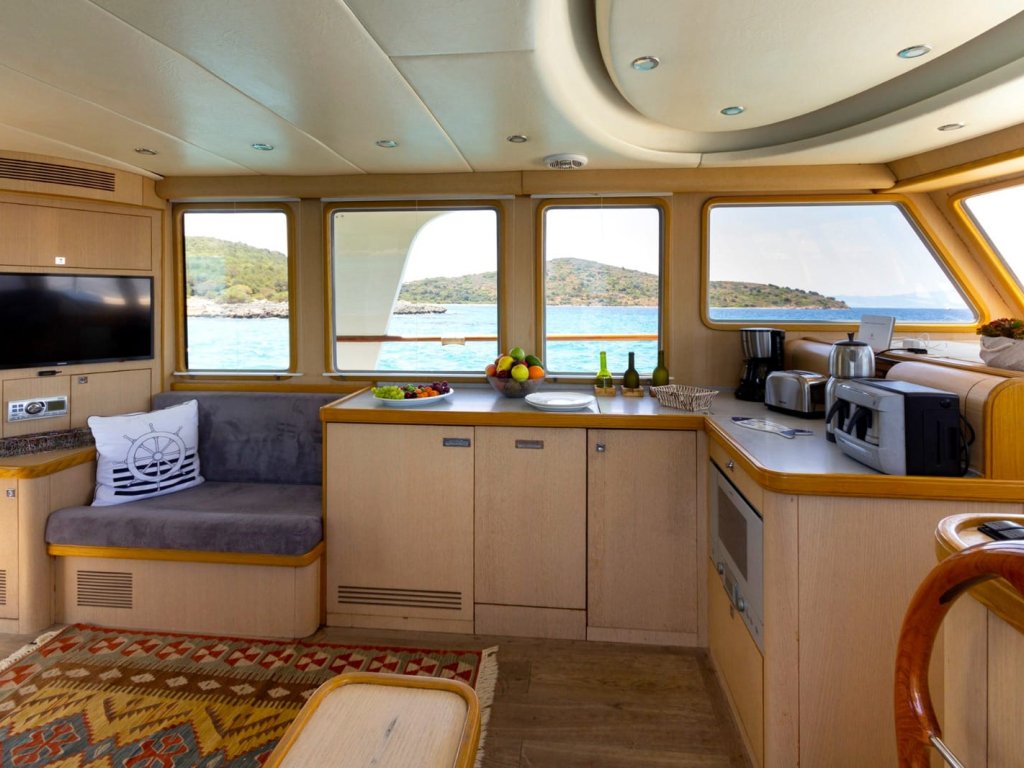 Maria Motoryat Kiralama 17 mt, 2 Kabin, 4 Kişi