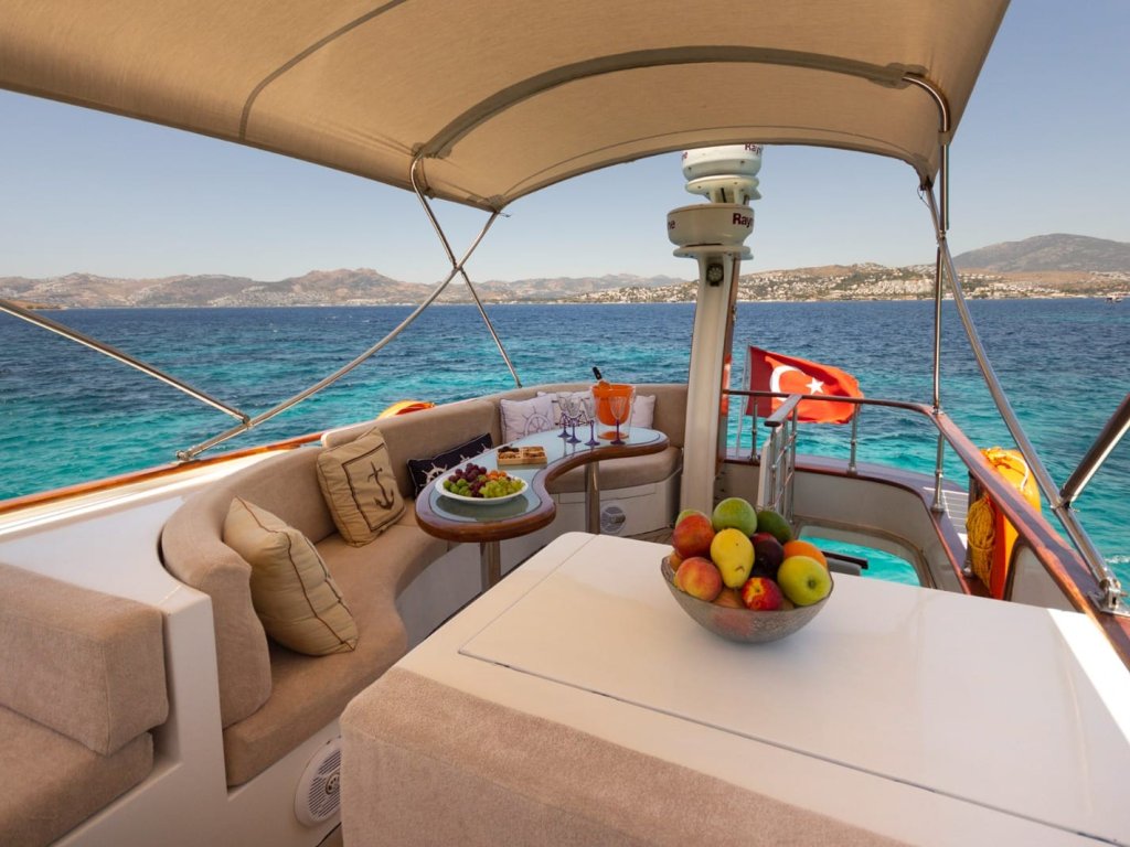 Maria Motoryat Kiralama 17 mt, 2 Kabin, 4 Kişi