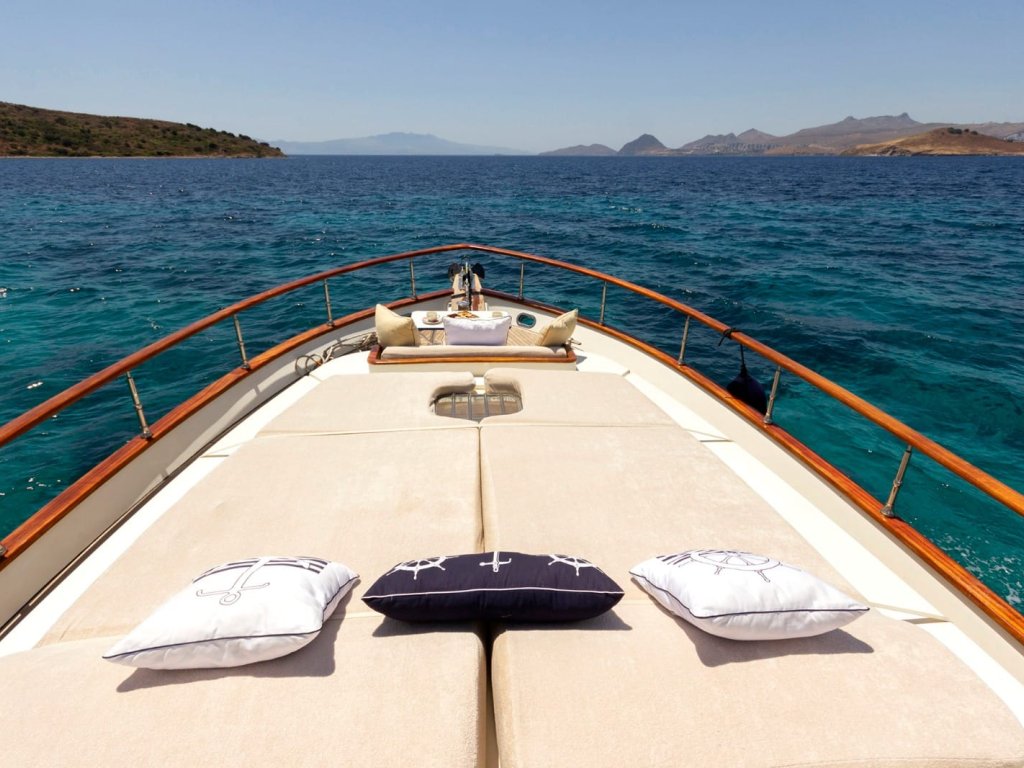 Maria Motoryat Kiralama 17 mt, 2 Kabin, 4 Kişi