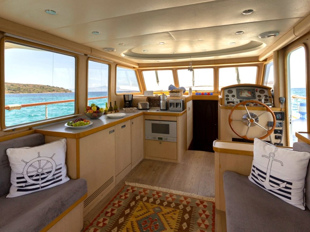 Maria Motoryat Kiralama 17 mt, 2 Kabin, 4 Kişi