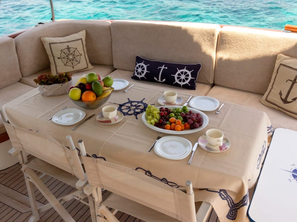 Maria Motoryat Kiralama 17 mt, 2 Kabin, 4 Kişi