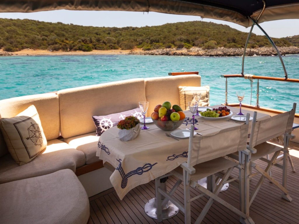 Maria Motoryat Kiralama 17 mt, 2 Kabin, 4 Kişi