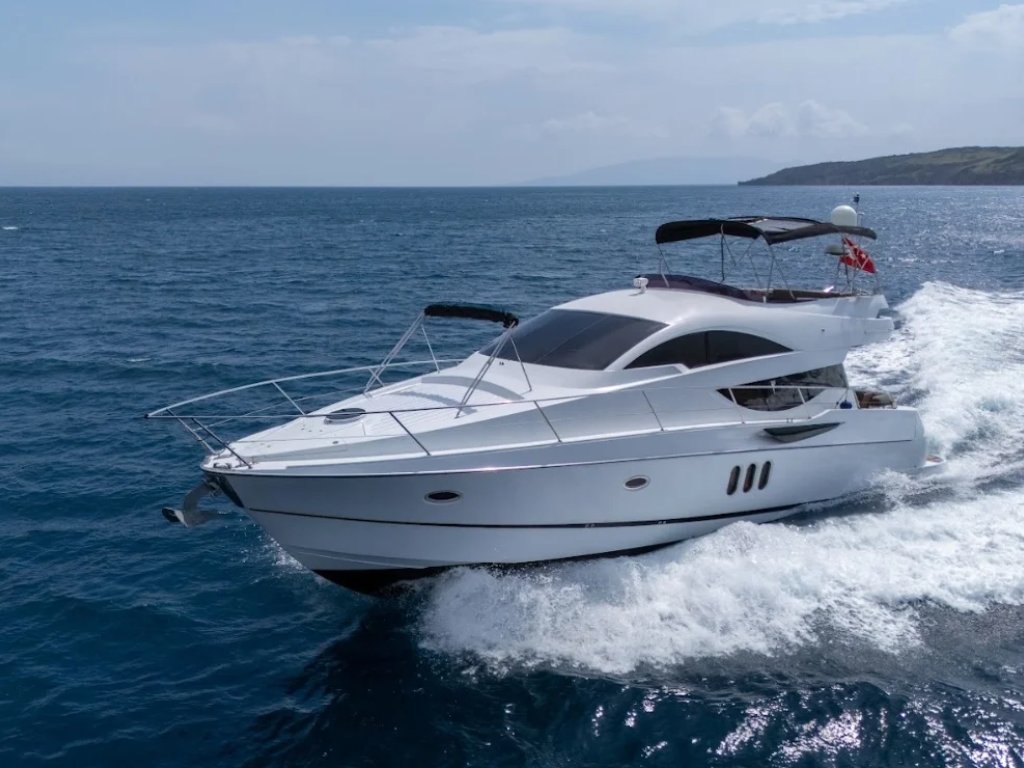 Ruzgar Motoryat Kiralama 18 mt, 3 Kabin, 8 Kişi