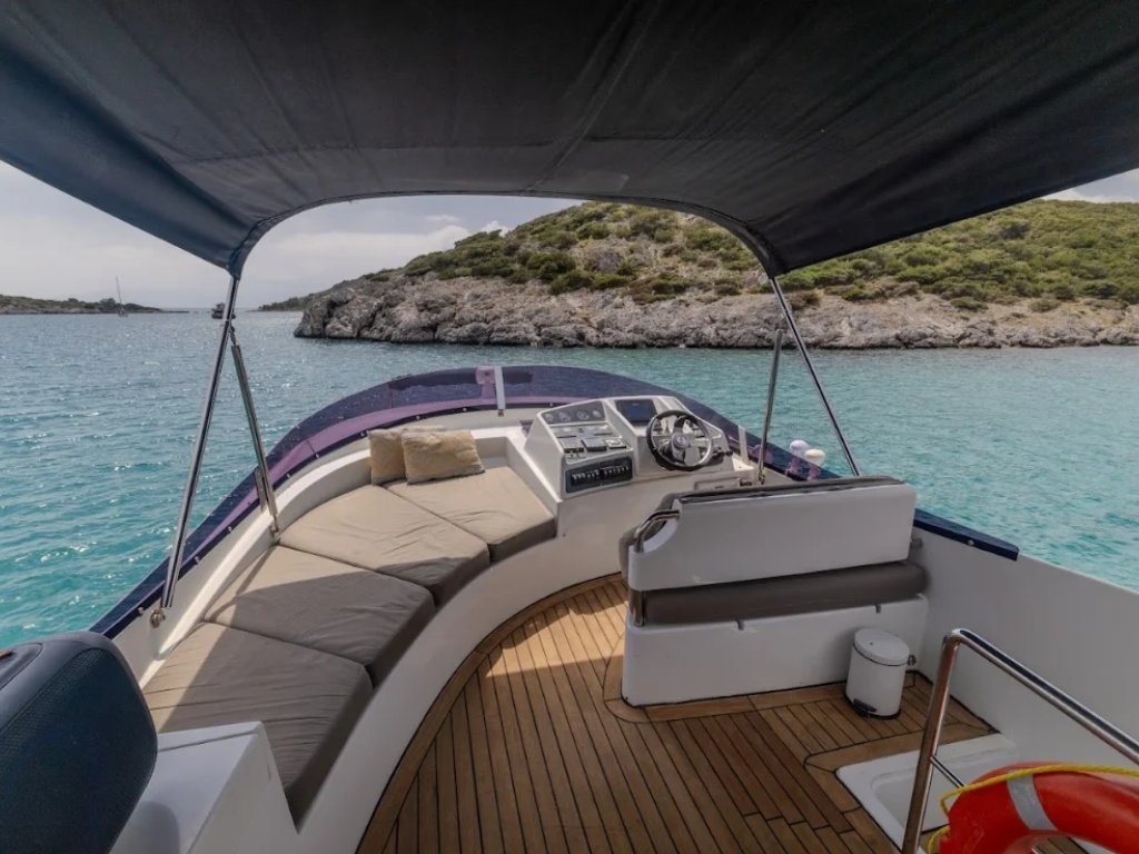 Ruzgar Motoryat Kiralama 18 mt, 3 Kabin, 8 Kişi