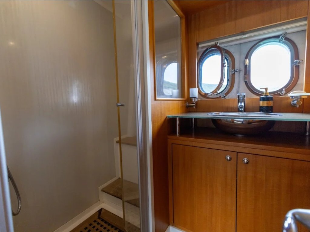 Ruzgar Motoryat Kiralama 18 mt, 3 Kabin, 8 Kişi