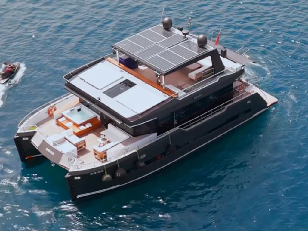 Brıse Motoryat Kiralama 24 mt, 3 Kabin, 50 Kişi 