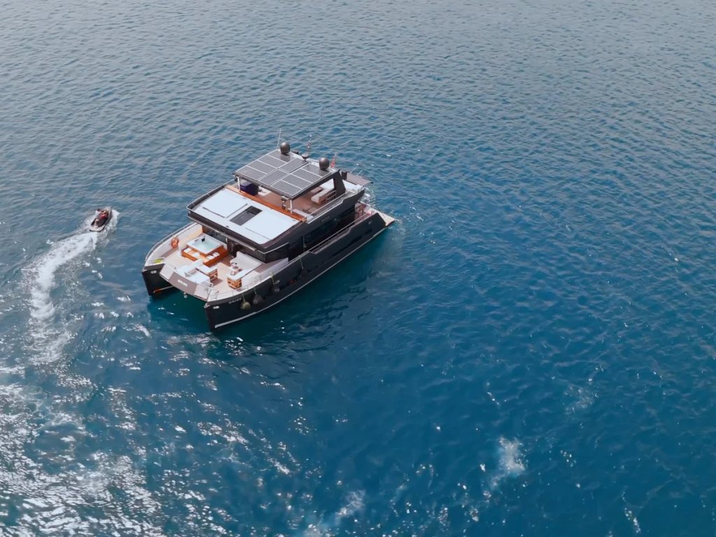 Brıse Motoryat Kiralama 24 mt, 3 Kabin, 50 Kişi 