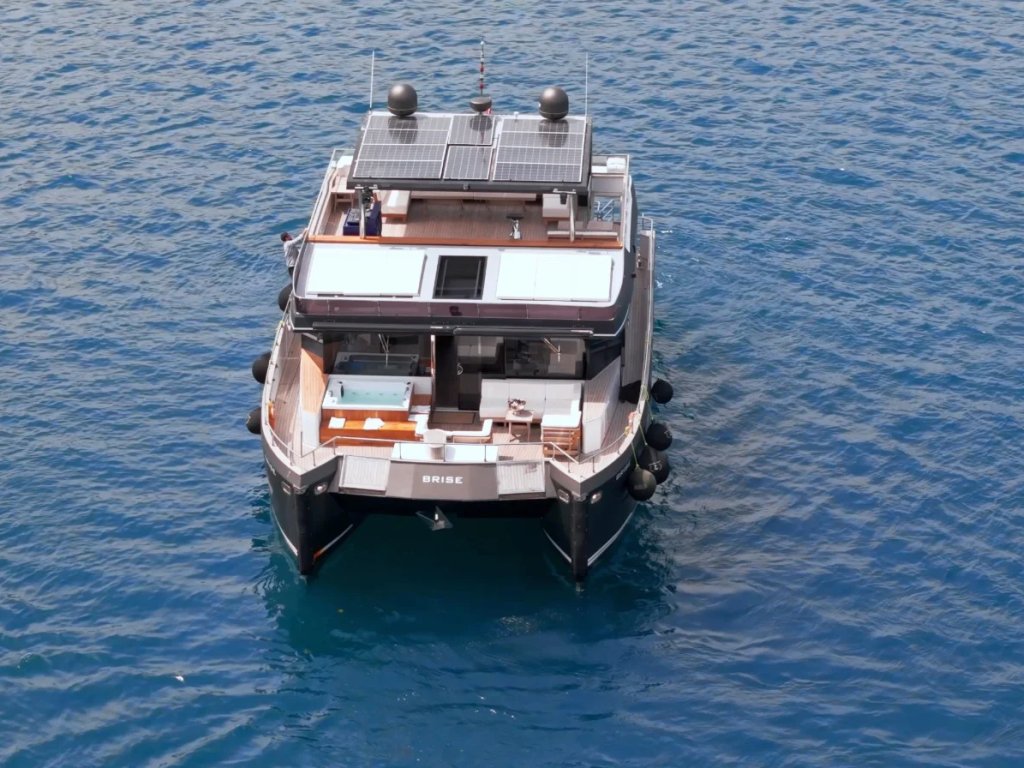 Brıse Motoryat Kiralama 24 mt, 3 Kabin, 50 Kişi 