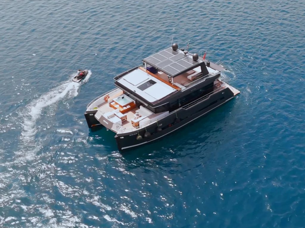 Brıse Motoryat Kiralama 24 mt, 3 Kabin, 50 Kişi 