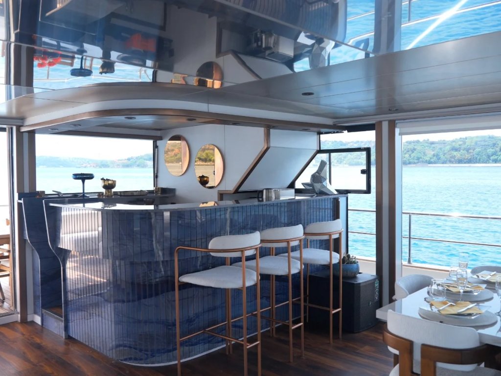 Brıse Motoryat Kiralama 24 mt, 3 Kabin, 50 Kişi 