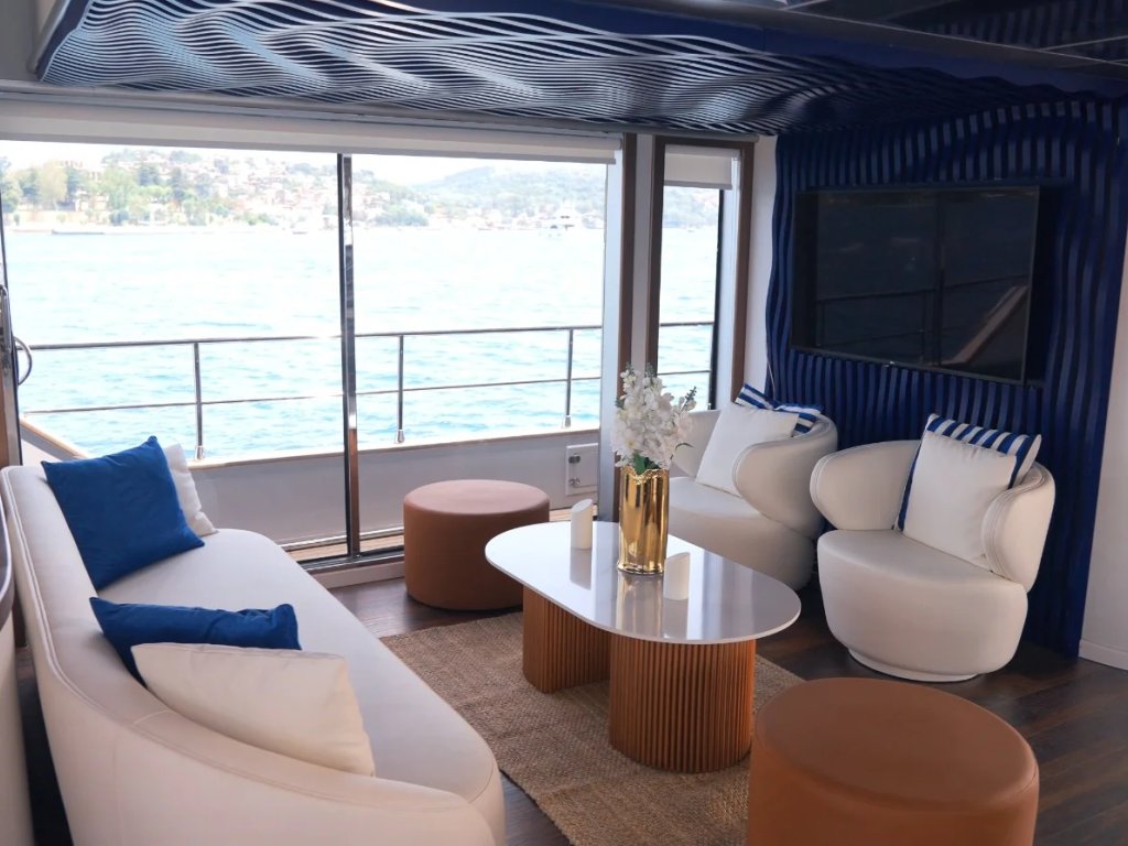 Brıse Motoryat Kiralama 24 mt, 3 Kabin, 50 Kişi 