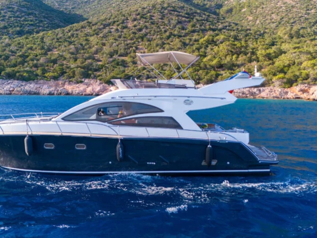 Moon Motoryat Kiralama 17 mt, 2 Kabin, 8 Kişi 