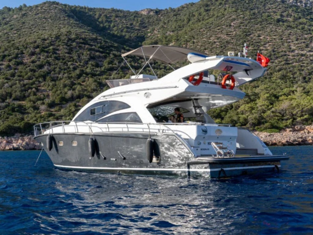 Moon Motoryat Kiralama 17 mt, 2 Kabin, 8 Kişi 