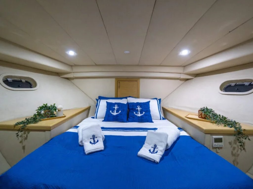 Moon Motoryat Kiralama 17 mt, 2 Kabin, 8 Kişi 