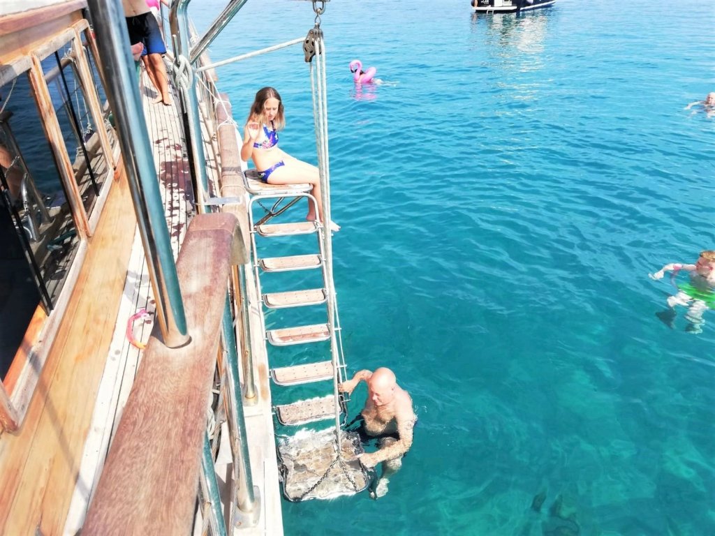 Kaptan Halil 16 m, 13 Kişi